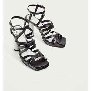 Sheep leather Strapped Sandal / contrasting heel